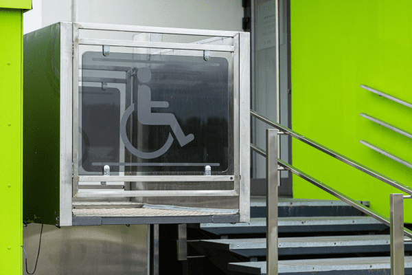 Plataforma Elevatória de Acessibilidade: Mobilidade Segura