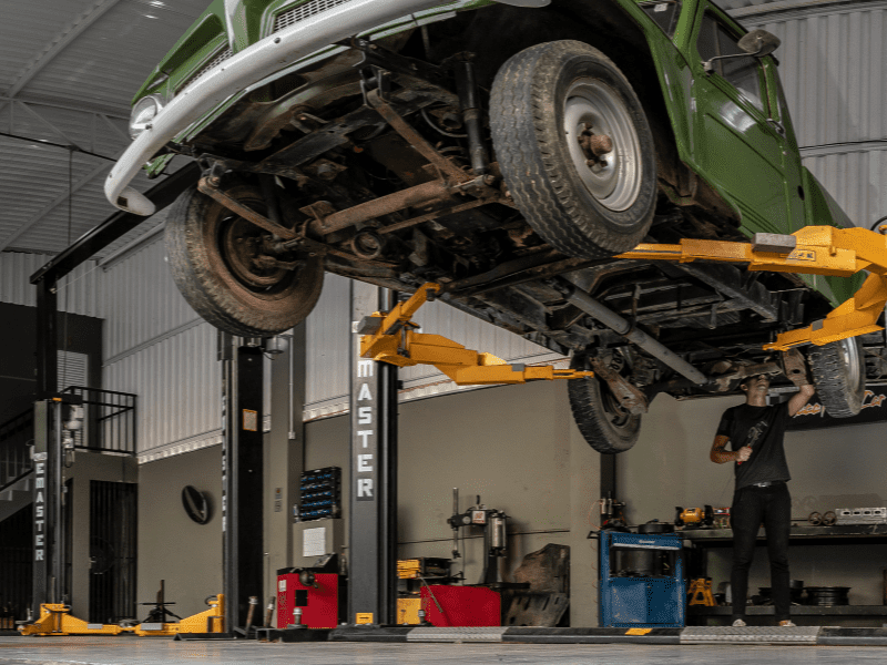 como levantar carro com segurança