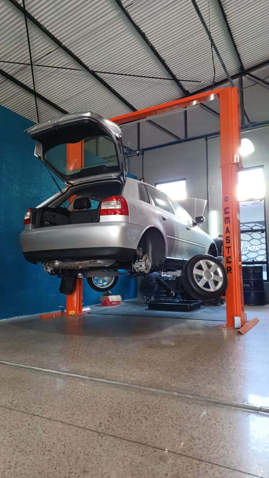 Elevador Automotivo Pórtico Eletromecânico EC 3.0 TON Elevador Automotivo Pórtico Eletromecânico EC 3.0 TON