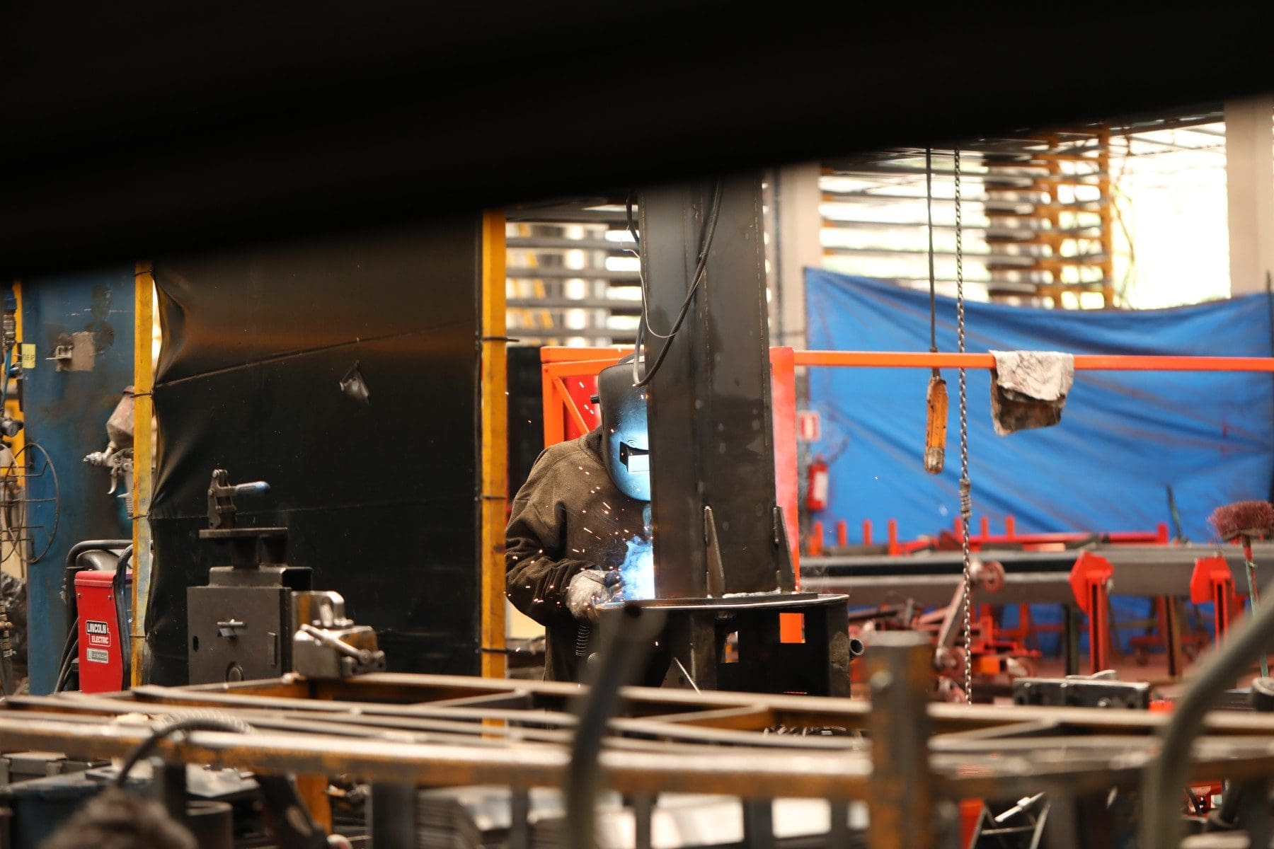 Com mais de 25 anos de experiência, a Emaster já equipou milhares de oficinas em todo o Brasil, sempre com foco na qualidade e na satisfação do cliente.